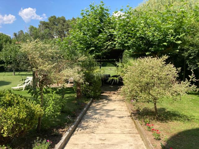 Chalet en venta en León, La Asunción La Inmaculada. Se vende chalet con gran terreno. Chalets.