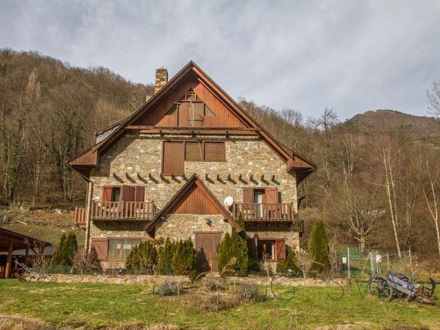 Chalet en venta en Les, de 443 m² 5 habitaciones por 650.000