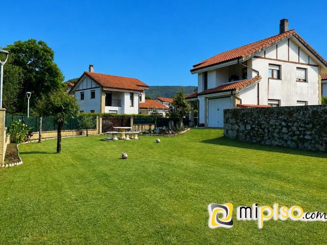 Chalet en venta en Liendo. Desde inmobiliaria Mi Piso te presentamos este espectacular chalet individual en el valle de Liendo, ubicado en uno de los entorno. Chalets.