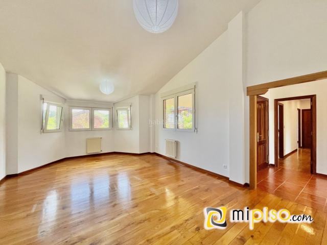 Chalet en venta en Limpias. Desde inmobiliaria Mi Piso os presentamos en exclusiva este espectacular chalet en una sola planta con sótano, ubicado en una coti. Chalets.