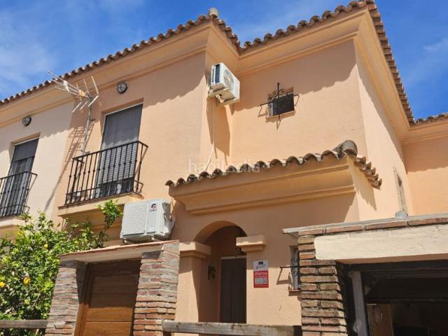Chalet en venta en Línea de la Concepción La, El Zabal Santa Margarita. SE VENDE CASA ADOSADA CON JARDIN EN URBANIZACION EL PARAISO. Chalets Línea de la Concepción.