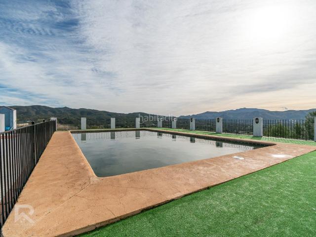 Chalet en venta en Llutxent. ENCANTADORA VIVIENDA CON PARCELA Y VISTAS PANORÁMICAS. Chalets.