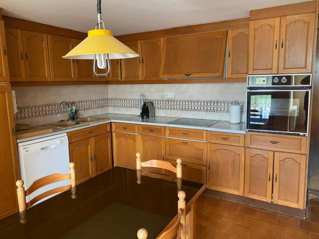Chalet en venta en Llagostera. CA006. Llagostera, casa a urbanització Selva Brava amb piscina i pista de tenis. Chalets.