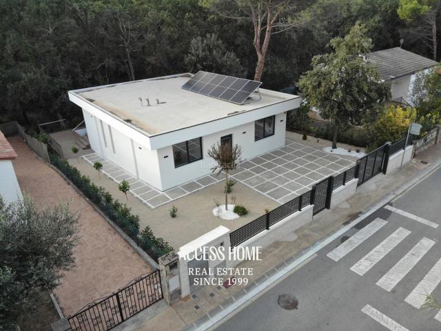 Chalet en venta en Llagostera. Nueva propiedad con piscina en La Canyera, Llagostera. Chalets.