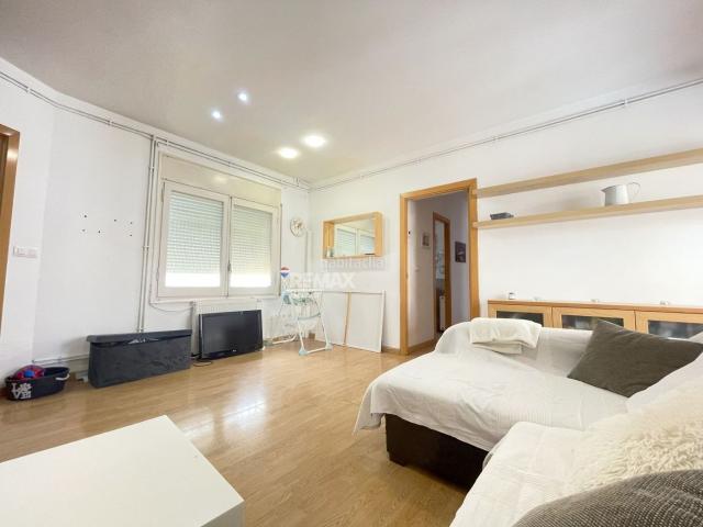 Chalet en venta en Llançà, La Vila Costa Brava. Llançà La Vila Inversión con licencia turística y derecho a vuelo en el corazón del pueblo. Chalets.