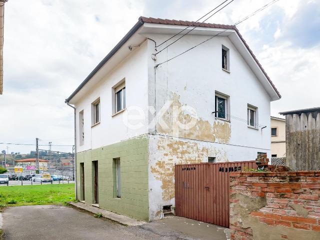 Chalet en venta en Llanera. Casa a reformar en Lugo de Llanera a 5 minutos de Oviedo. Chalets.