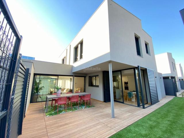 Chalet en venta en Lleida, Ciutat Jardí. Les Cases de Baldomer Gili i Roig: nueva promoción en venta. Chalets.