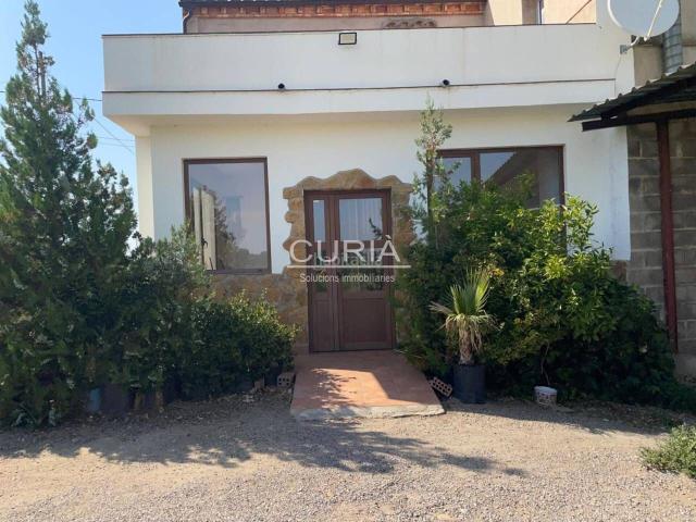 Chalet en venta en Lleida, Llívia. TORRE CON TERRENO AL LADO DE LLEIDA. Chalets.