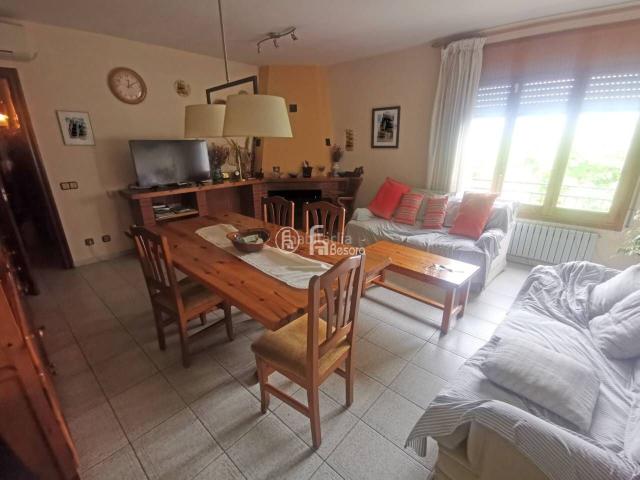 Chalet en venta en Lleida, Llívia. Venta de Casa Rústica en Lleida Capital, Carretera Corbins, a 1 km de LLeida. Chalets.