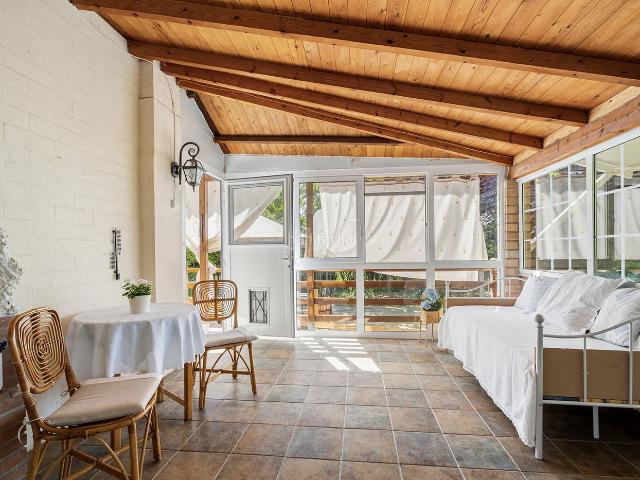 Chalet en venta en Lleida, Partides Rurals. Chalet independiente con 2 viviendas, gran jardín y privacidad cerca de Lleida. Chalets.