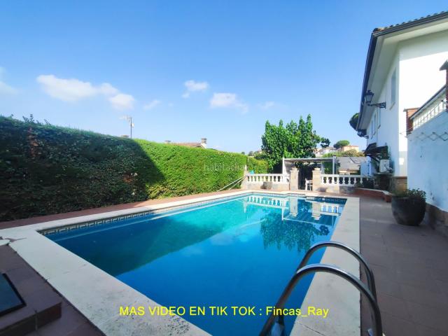 Chalet en venta en Lliçà d´Amunt. CASA DE 380 M2 CON PISCINA. Chalets Lliçà.