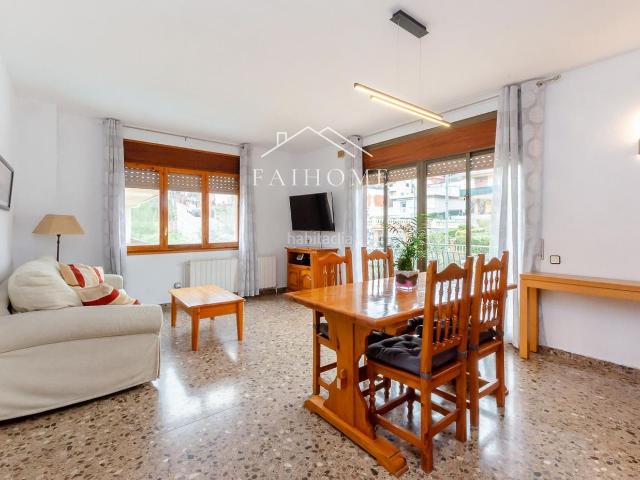 Chalet en venta en Lliçà d´Amunt. Casa de 4 vientos con piscina y gran parcela en La Pineda. Chalets Lliçà.