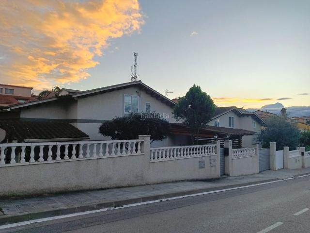 Chalet en venta en Lliçà d´Amunt. Espectacular casa con piscina. Chalets Lliçà.