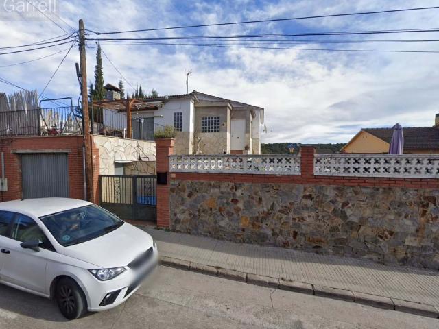 Chalet en venta en Lliçà d´Amunt. Chalet de 3 dormitorios en Lliçà dAmunt, Barcelona, con piscina y jardín en una amplia parcela de 578 m. Ubicado en una zona resid. Chalets Lliçà.