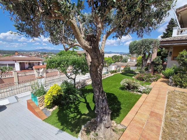 Chalet en venta en Lliçà de Vall, de 440 m² 6 habitaciones por 780.000