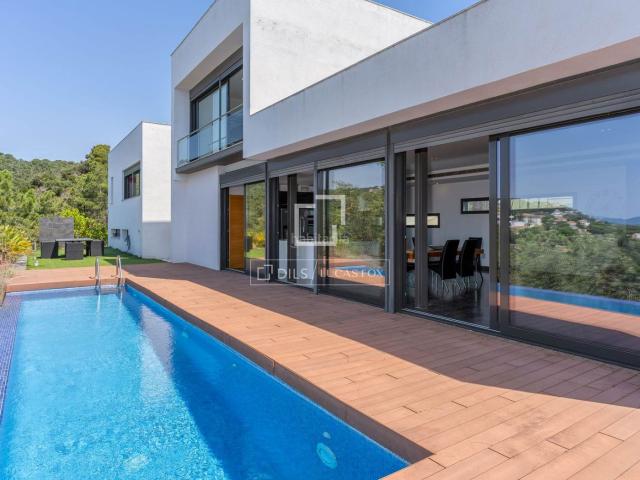 Chalet en venta en Lloret de Mar, Canyelles Costa Brava. Exclusiva villa moderna con vistas panorámicas al mar en Lloret de Mar, Costa Brava. Chalets Lloret de.