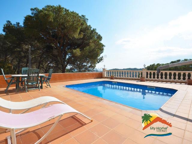 Casa en venta en Lloret de Mar, Serra Brava Costa Brava. R02240 CASA CON PISCINA, APARTAMENTO INDEPENDIENTE Y VISTAS AL MAR EN FONT DE SANT LLORENÇ. Casas Lloret de.