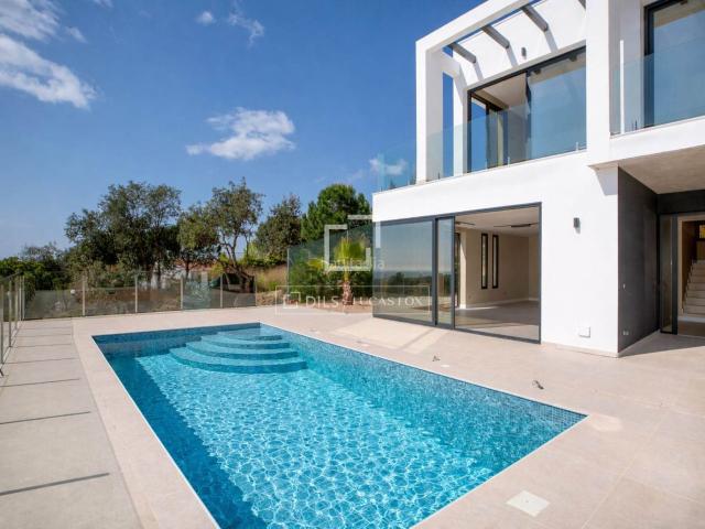 Chalet en venta en Lloret de Mar, Lloret Verd Els Pinars Costa Brava. Casa de obra nueva con vistas al mar y 3 dormitorios en venta en Lloret de Mar, Costa Brava. Chalets Lloret de.