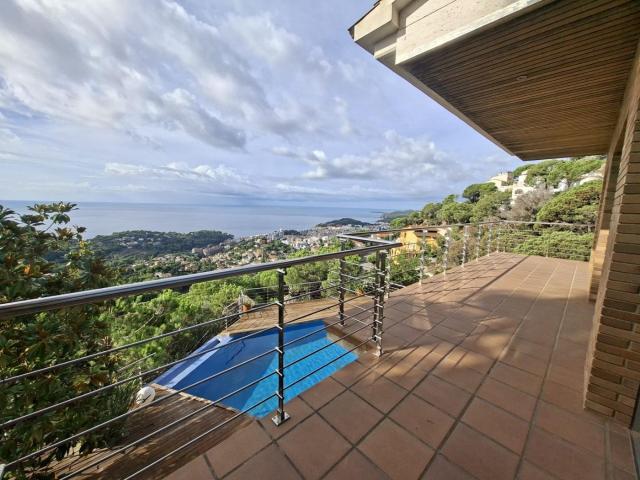 Chalet en venta en Lloret de Mar, Roca Grossa Costa Brava. Vive el sueño mediterráneo en Lloret de Mar!. Chalets Lloret de.