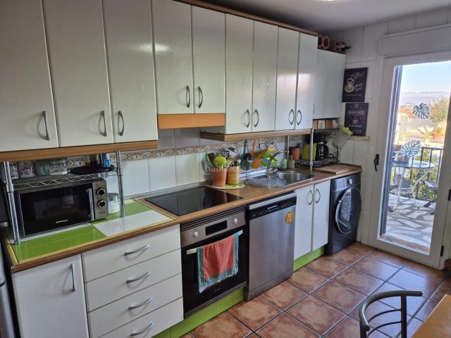 Chalet en venta en Lucillos. enta de chalet en perfecto estado, totalmente reformado. C Italia Urbanización Kiem Lucillos. Chalets.