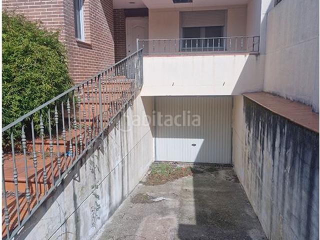 Chalet en venta en Lucillos. Gran oportunidad de comprar una casa en la localidad de Lucillos en Toledo. La casa cuenta con una superficie construida de 250,7. Chalets.