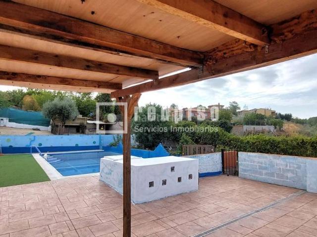 Chalet en venta en Lucillos. TU PROPIO OASIS DE TRANQUILIDAD!. Chalets.