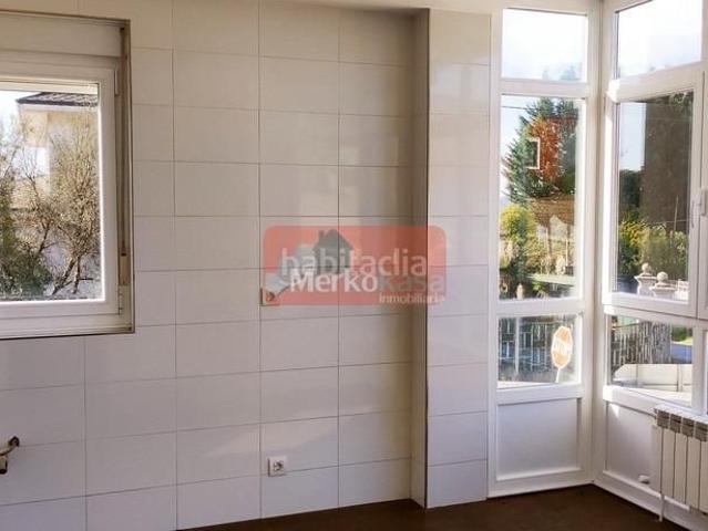 Chalet en venta en Lugo, Parroquias del Este. SE VENDEN CHALETS INDEPENDIENTES Y CON FINCA CERRADA DE 650M2 CERCANO A LUGO. Chalets.