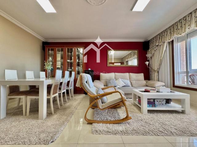 Chalet en venta en Moaña. Casa de piedra con dos viviendas y vistas a la ría Moaña. Chalets.