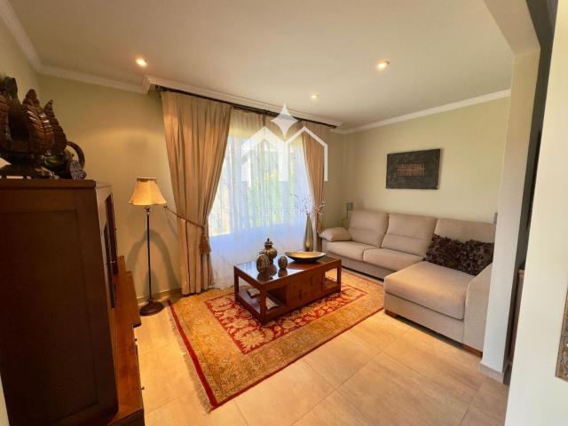 Chalet en venta en Moaña. Chalet premium con piscina, placas solares y gran privacidad. Chalets.