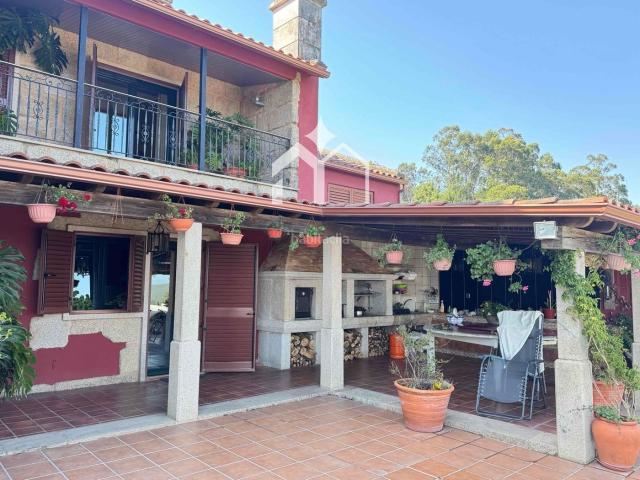 Chalet en venta en Moaña. IMPRESIONANTE CHALET INDEPENDIENTE CON VISTAS, DOMAIO, MOAÑA. Chalets.