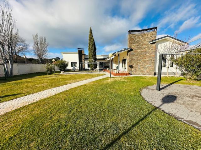 Chalet en venta en Mojados. ¡Oportunidad de vivienda exclusiva! La casa de tus sueños está más cerca. Chalets.
