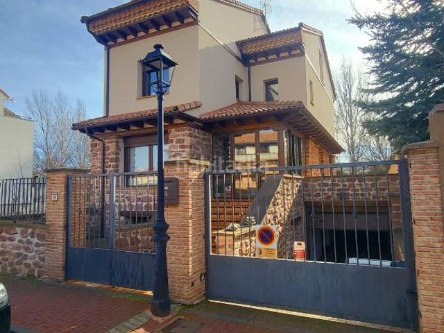 Chalet en venta en Molina de Aragón. Chalets Molina de.