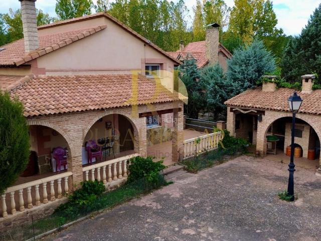 Chalet en venta en Molina de Aragón. MOLINA DE ARAGÓN: ¡Casa con parcela de 1.663 m² y piscina privada en las afueras!. Chalets Molina de.