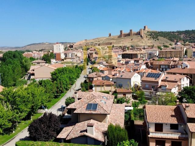 Chalet en venta en Molina de Aragón. MOLINA DE ARAGON: Exclusivo chalet independiente de altas calidades en la Urbanización La Antigua. Chalets Molina de.
