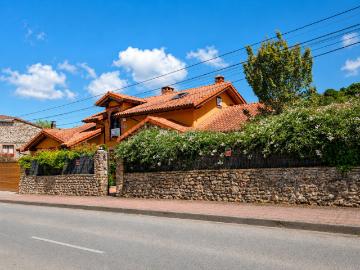 Chalet en venta en Molledo. Chalet independiente. Chalets.