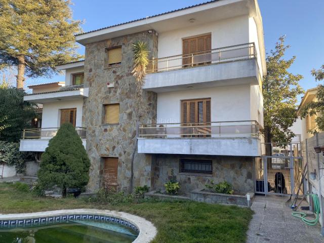 Chalet en venta en Mollerussa. En el centro de Mollerussa. Chalets.