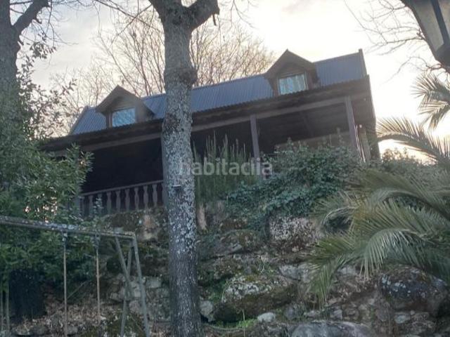 Chalet en venta en Mombeltrán. CASA DE MADERA EN LA SIERRA DE GREDOS. Chalets.