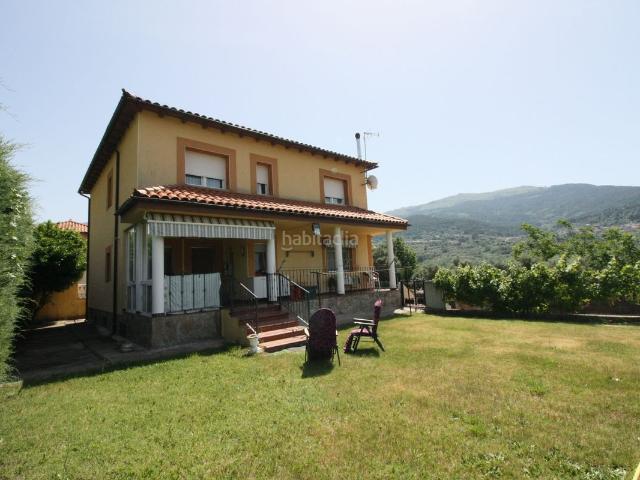 Chalet en venta en Mombeltrán. INMOBILIARIA TASARENAS VENDE CHALET EN MOMBELTRAN. Chalets.