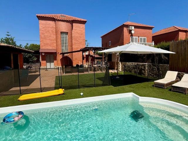 Chalet en venta en Moncada. MARAVILLOSO CHALET INDEPENDIENTE DE 3 PLANTAS EN MONCAD, CON VISTAS A LA MONTAÑA. Chalets.