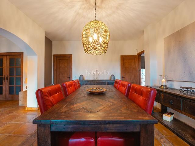 Chalet en venta en Monda. Descubra su Próximo Hogar con Vistas Impresionantes en la Costa del Sol. Chalets.