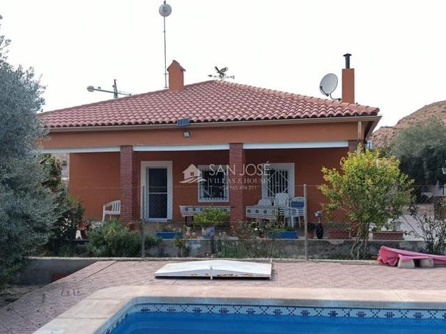 Chalet en venta en Monforte del Cid, Alicante