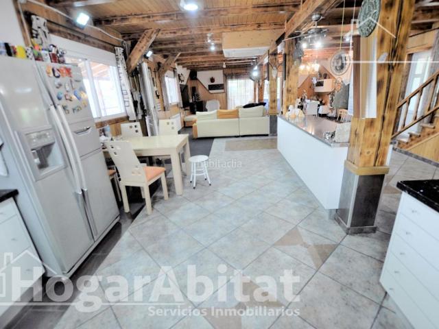 Chalet en venta en Monserrat. CHALET SEMINUEVO CON GARAJE, TERRAZA Y BARBCOA. Chalets.