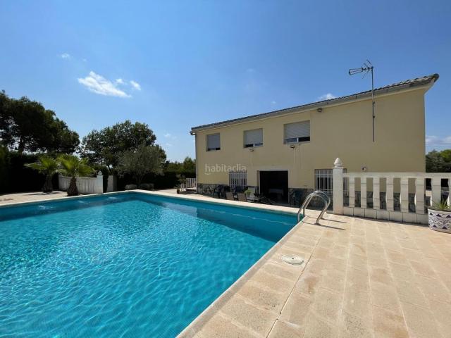 Chalet en venta en Monserrat. Chalets.