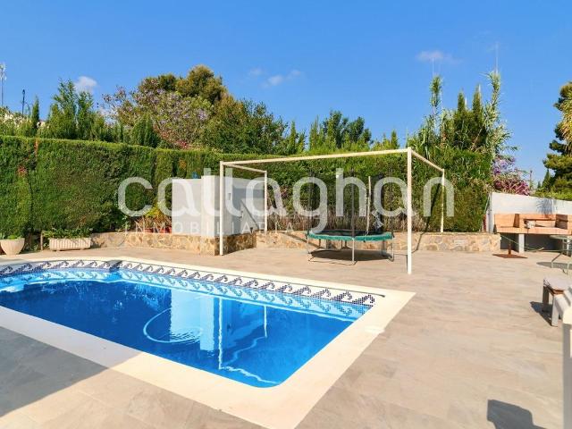 Chalet en venta en Monserrat. Impresionante chalet en Colinas de Venta Cabrera. Chalets.