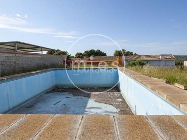 Chalet en venta en Monserrat. Parcela urbana con caseta y piscina. Chalets.