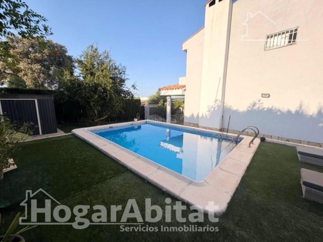 Chalet en venta en Monserrat. PRECIOSO CHALET CON PISCINA, GARAJE, BARBACOA Y TERRAZA. Chalets.