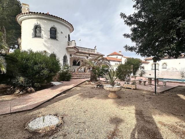 Chalet en venta en calle Perelló, Mont Roig del Camp, de 286 m² 4 habitaciones por 495.000