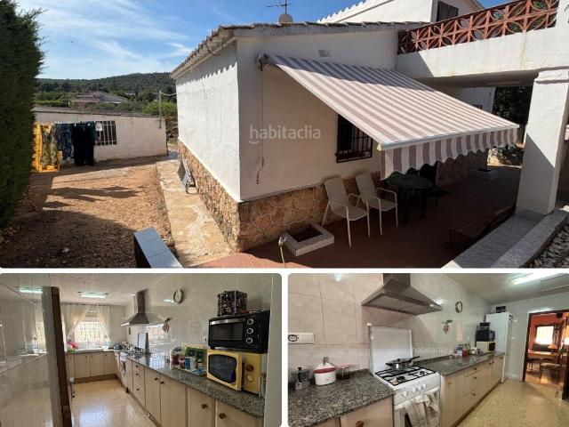 Chalet en venta en Montmell El. Chalet con piscina y terreno de 1258 m2. Chalets Montmell.