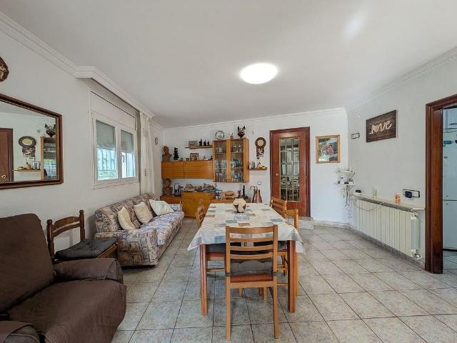 Chalet en venta en Montmell, El, de 230 m² 5 habitaciones por 289.000