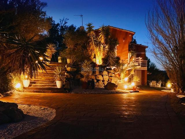 Chalet en venta en Montornès del Vallès. ¡Vivir de vacaciones a 20 min de Barcelona!. Chalets Montornès del.